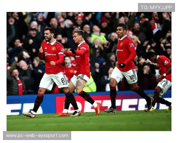 德甲霍芬海姆边线冲击力十足,让对手腹背受压